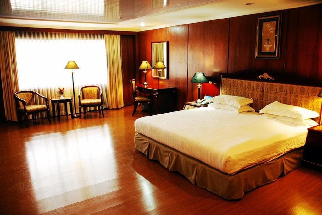 Grand Regal Hotel Bacolod Ruang foto