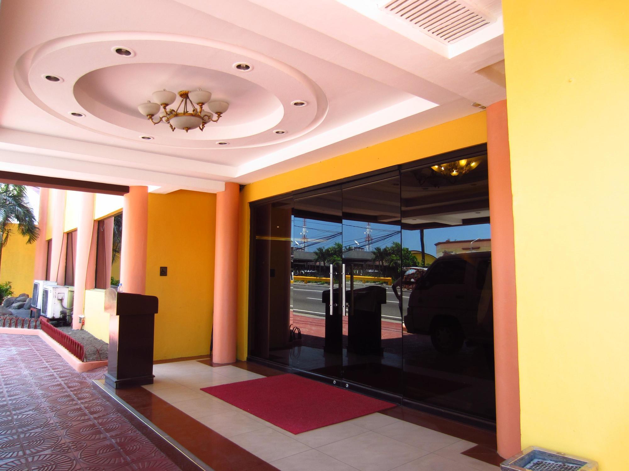 Grand Regal Hotel Bacolod Bagian luar foto