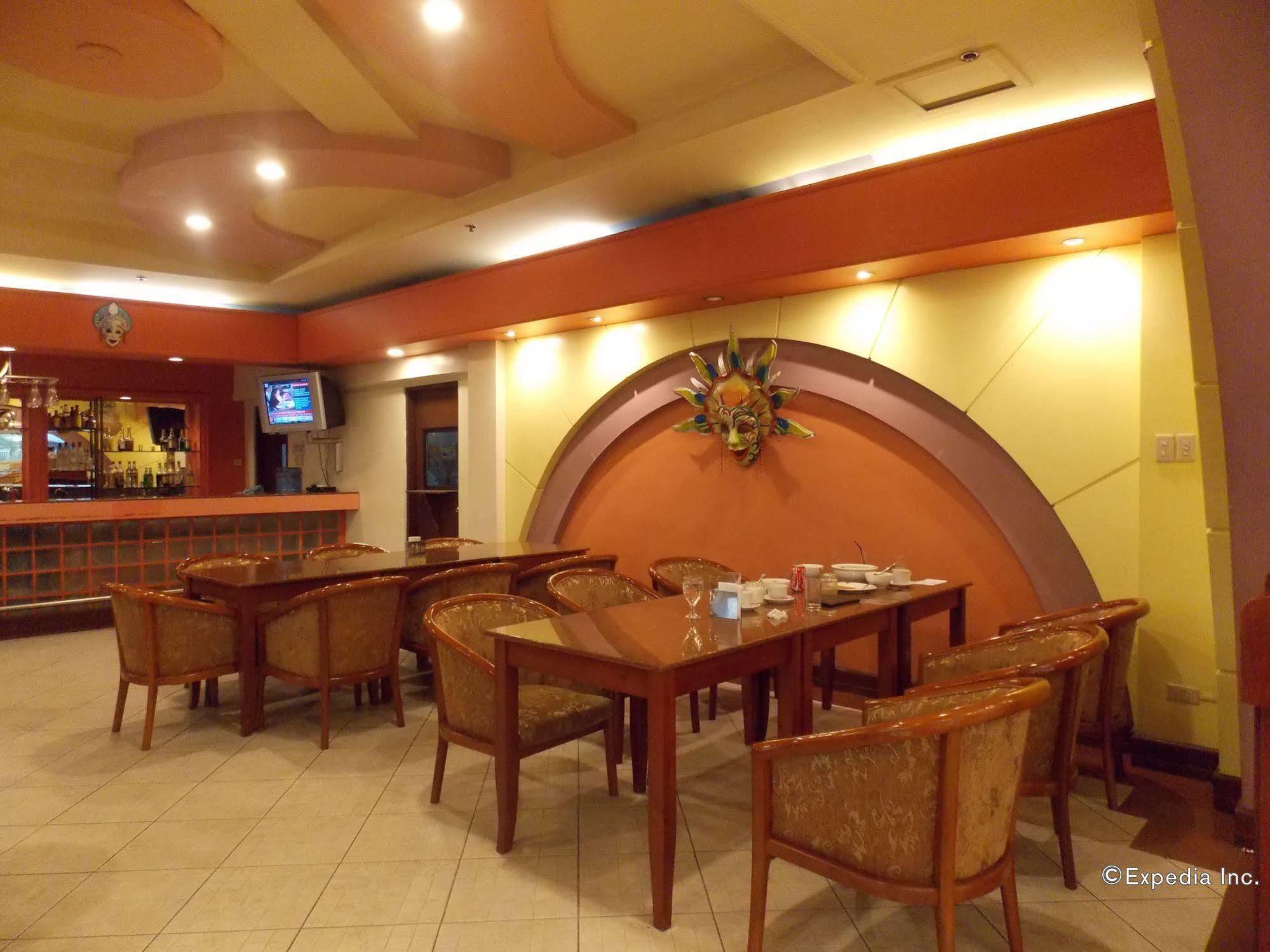 Grand Regal Hotel Bacolod Bagian luar foto