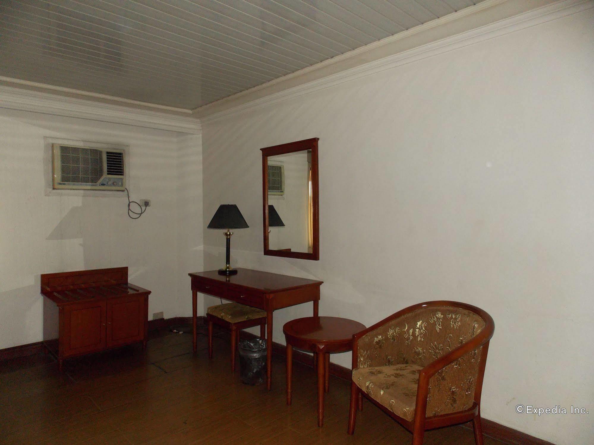 Grand Regal Hotel Bacolod Bagian luar foto