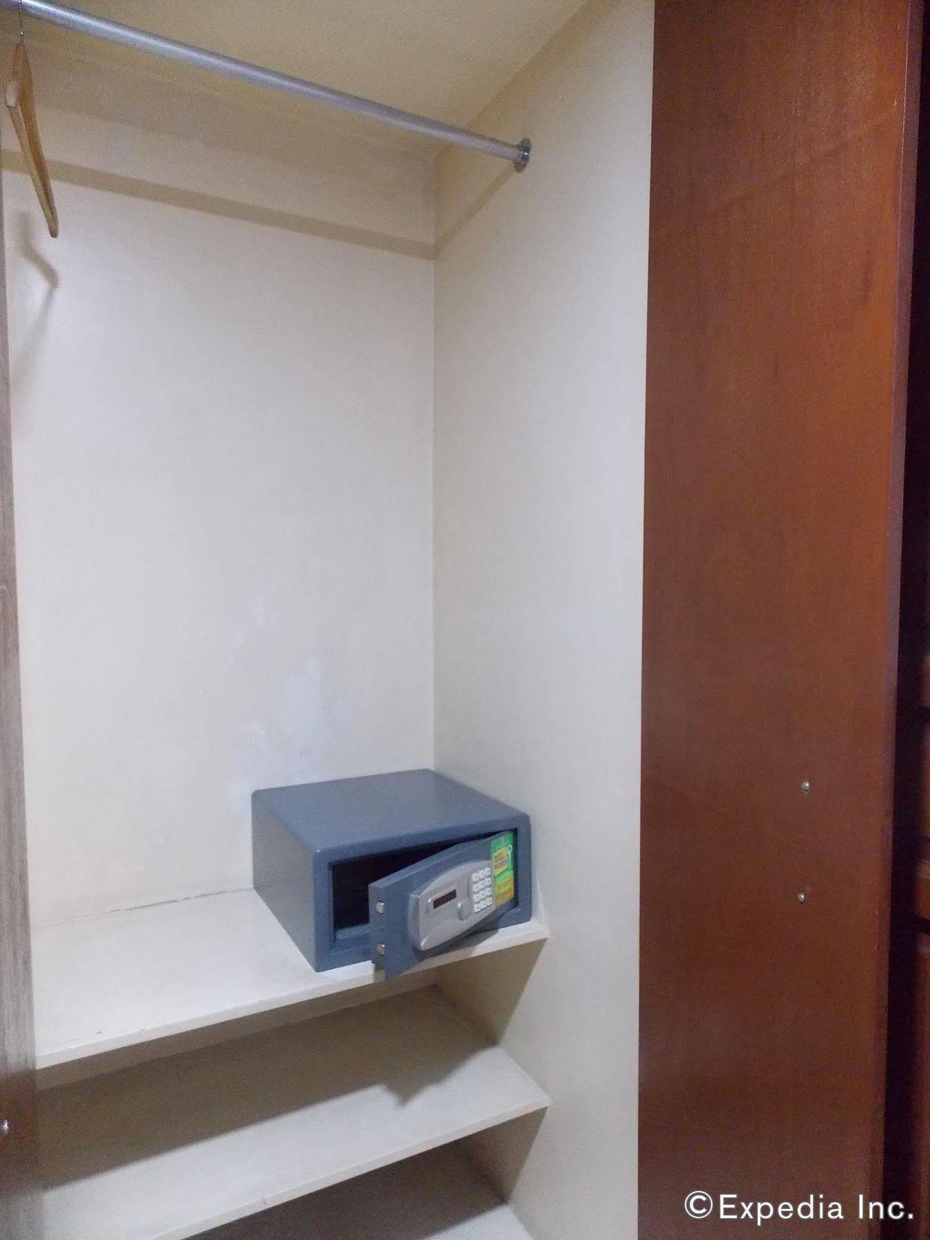 Grand Regal Hotel Bacolod Bagian luar foto
