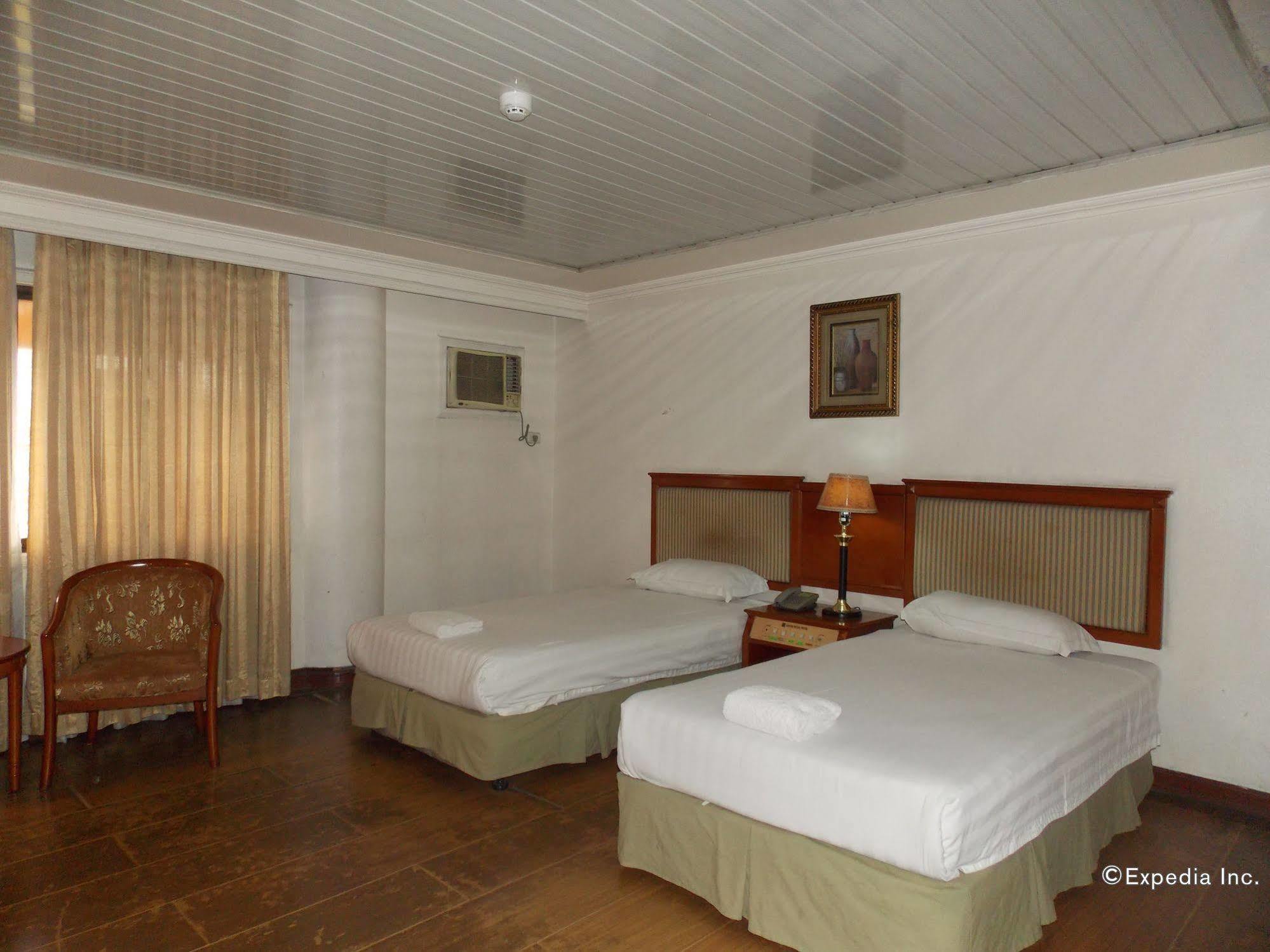 Grand Regal Hotel Bacolod Bagian luar foto