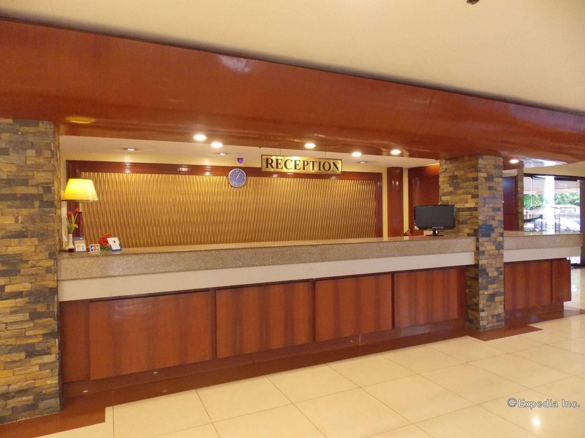 Grand Regal Hotel Bacolod Bagian luar foto