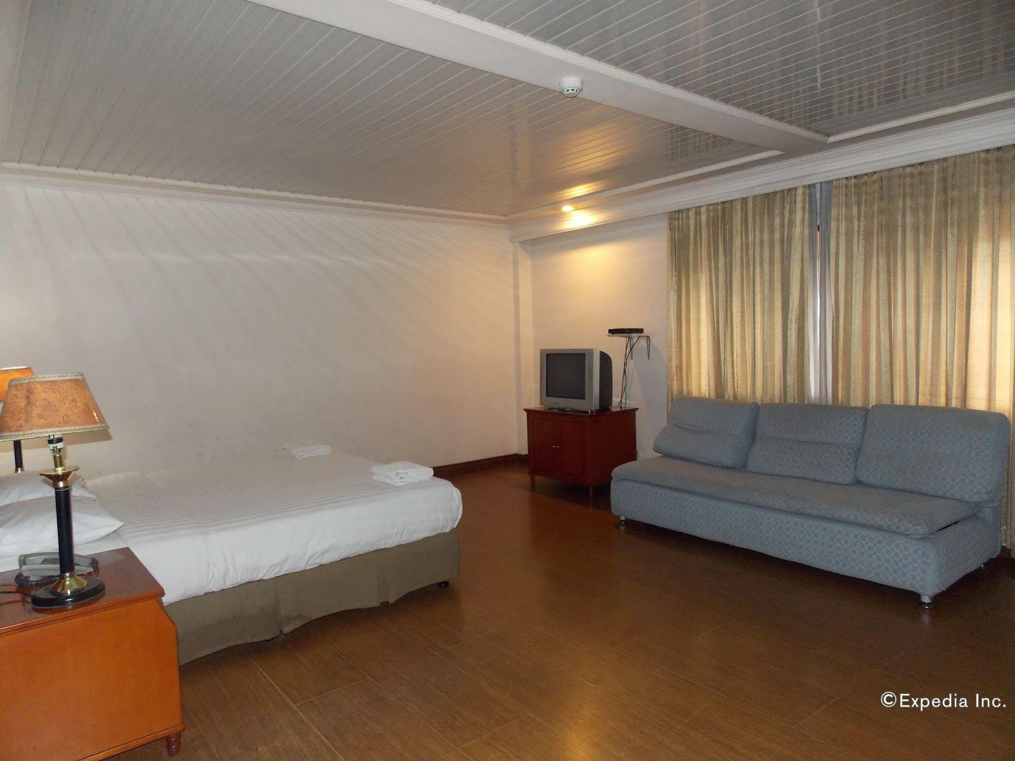 Grand Regal Hotel Bacolod Bagian luar foto