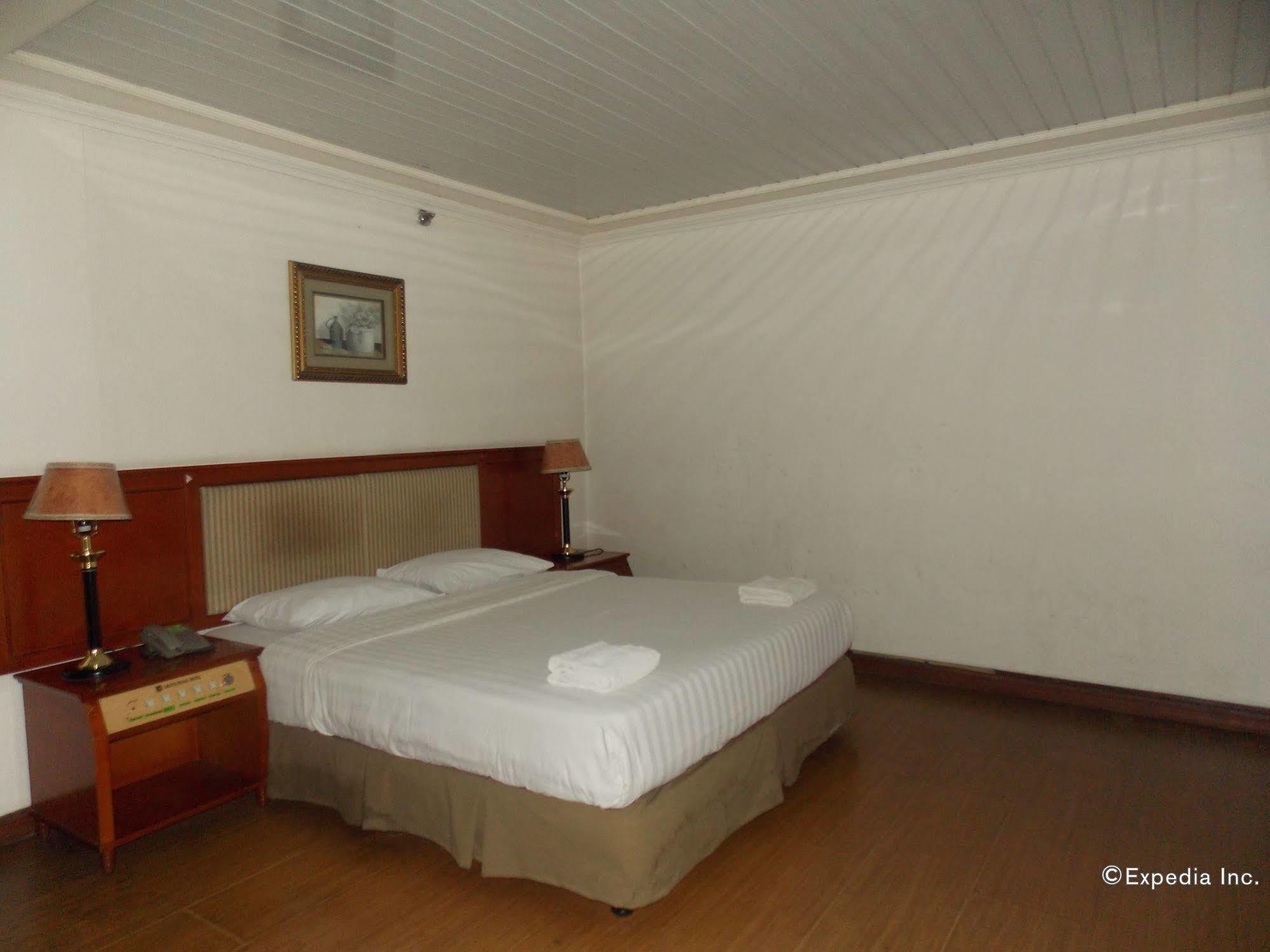 Grand Regal Hotel Bacolod Bagian luar foto