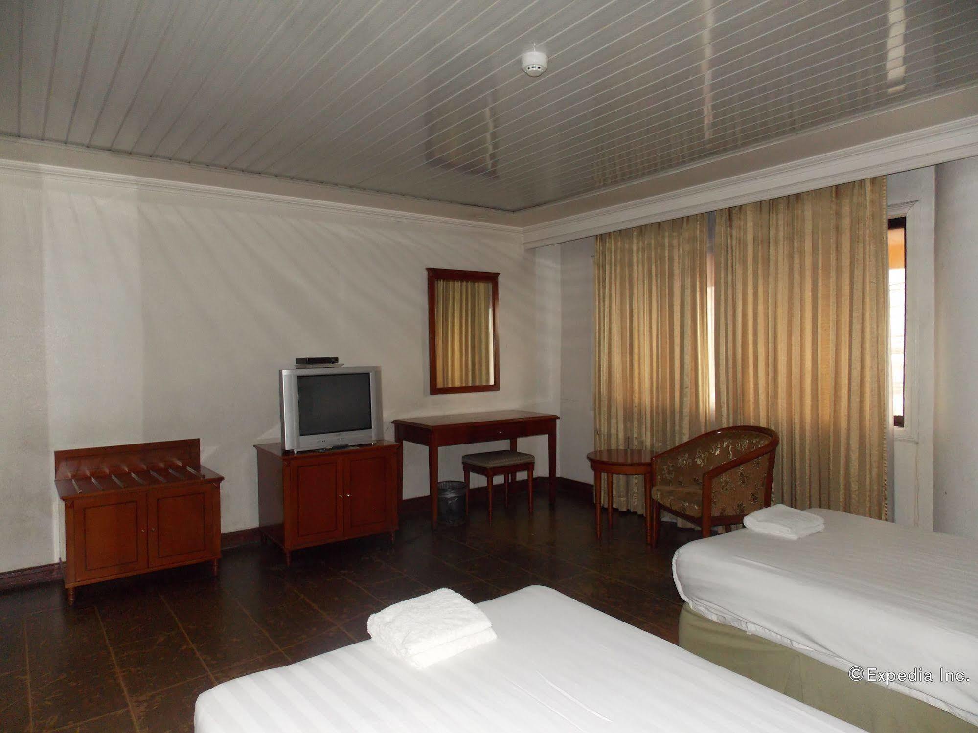 Grand Regal Hotel Bacolod Bagian luar foto
