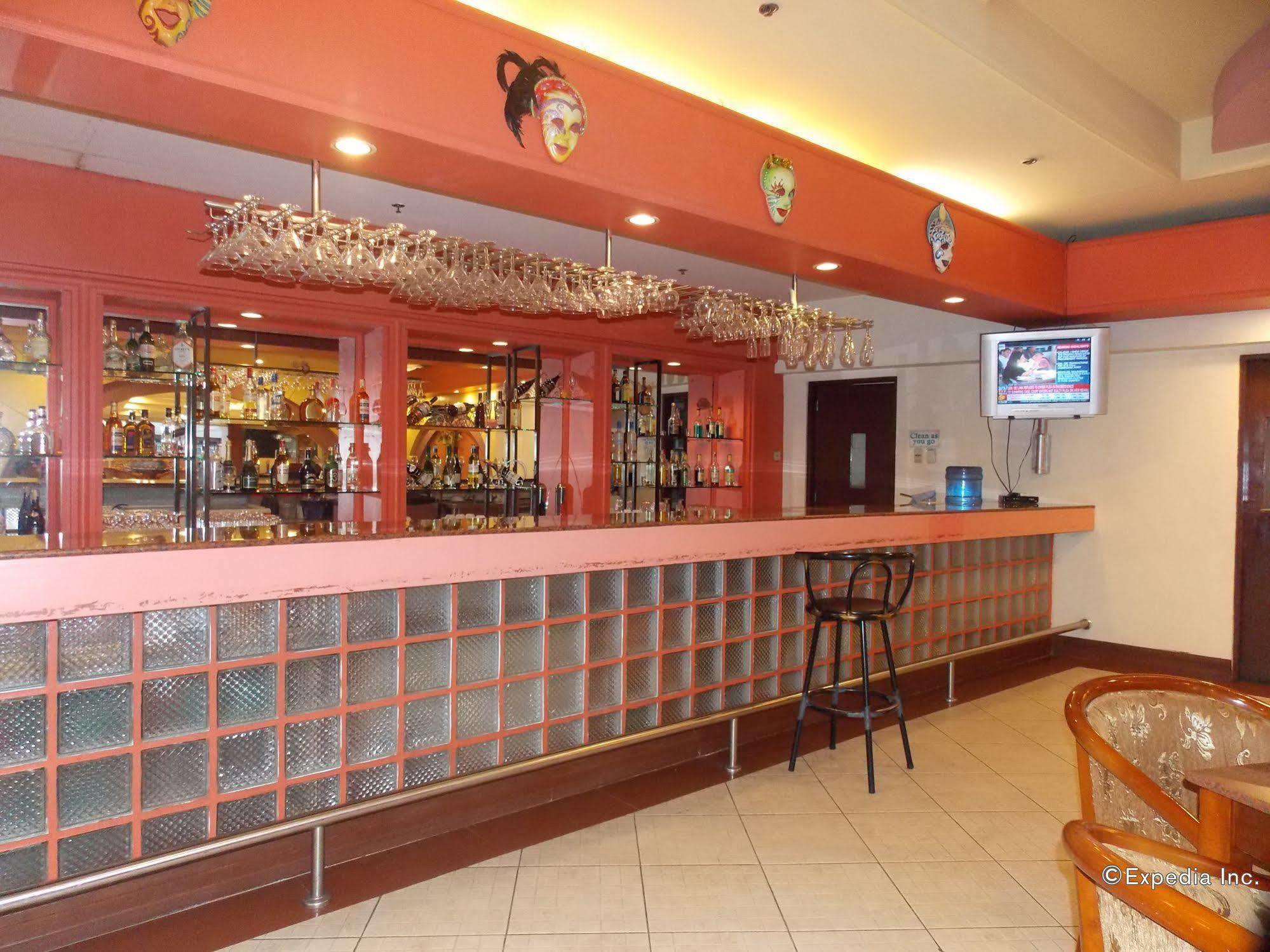 Grand Regal Hotel Bacolod Bagian luar foto