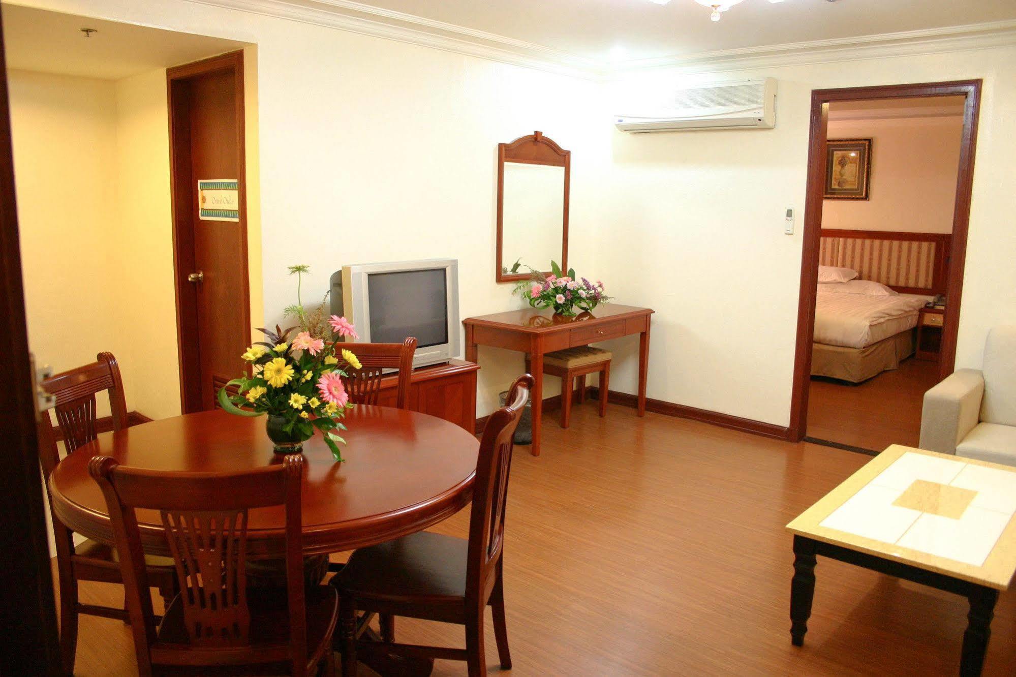 Grand Regal Hotel Bacolod Bagian luar foto