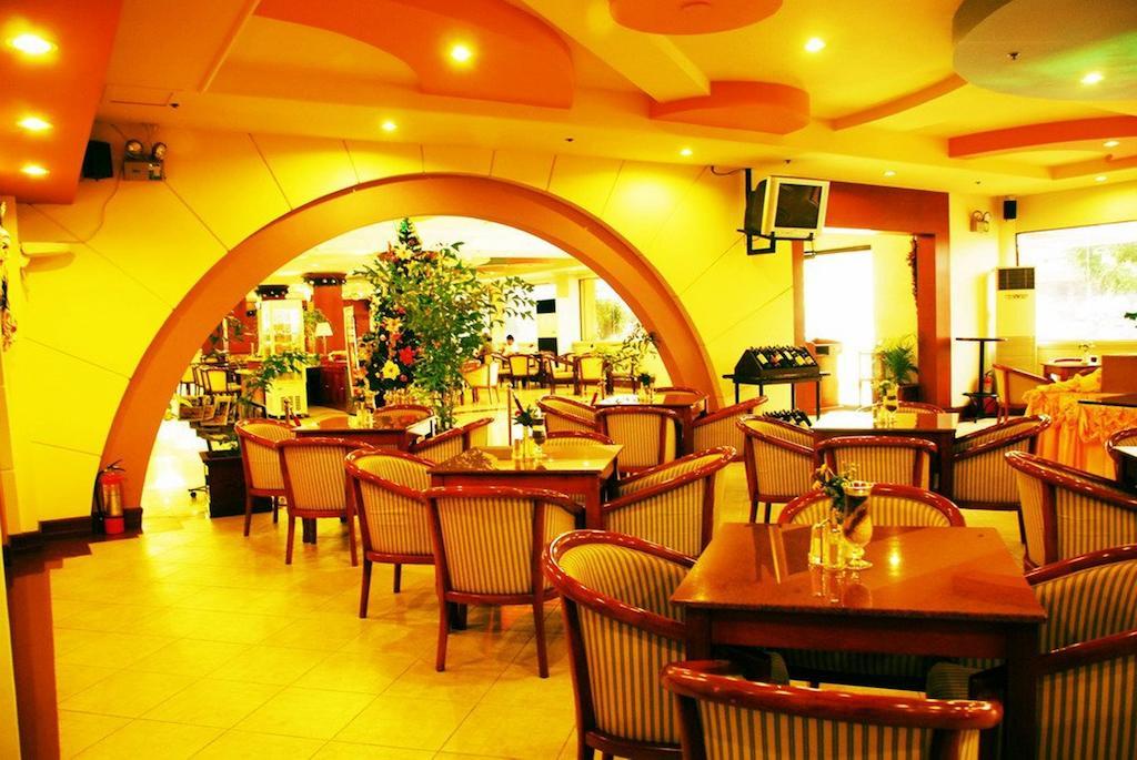 Grand Regal Hotel Bacolod Bagian luar foto