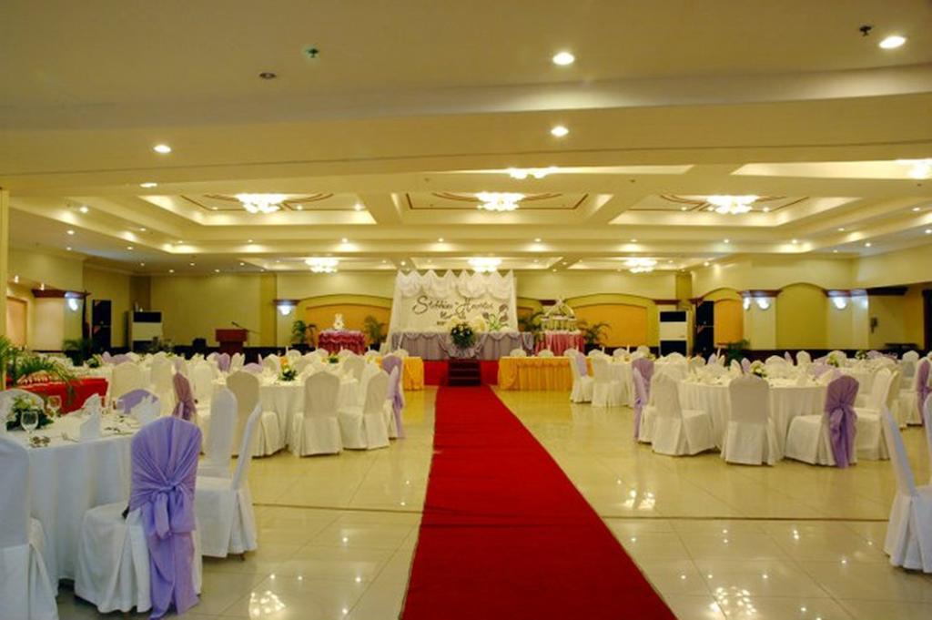 Grand Regal Hotel Bacolod Bagian luar foto