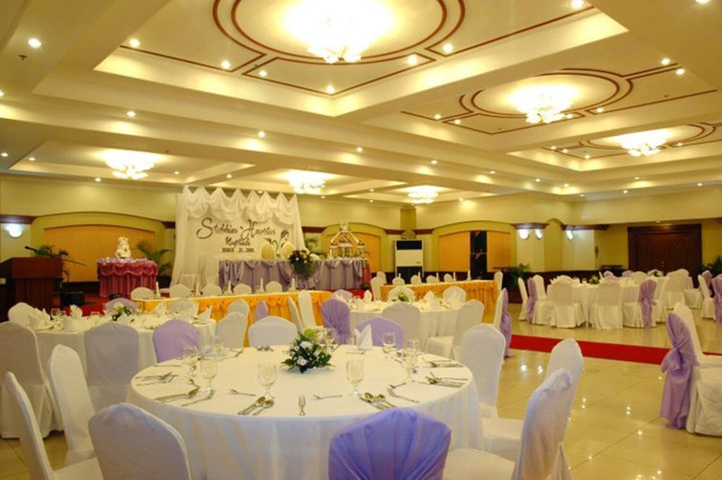 Grand Regal Hotel Bacolod Bagian luar foto