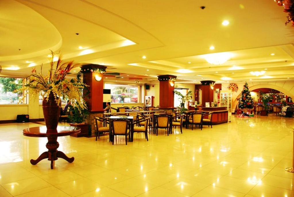 Grand Regal Hotel Bacolod Bagian luar foto