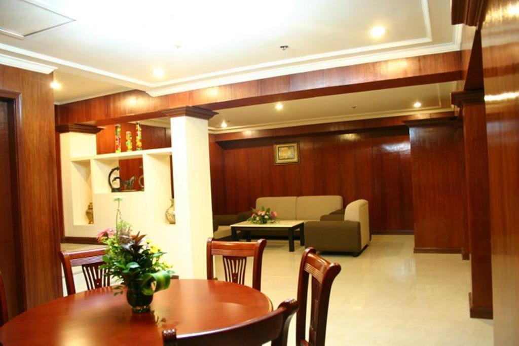Grand Regal Hotel Bacolod Bagian luar foto