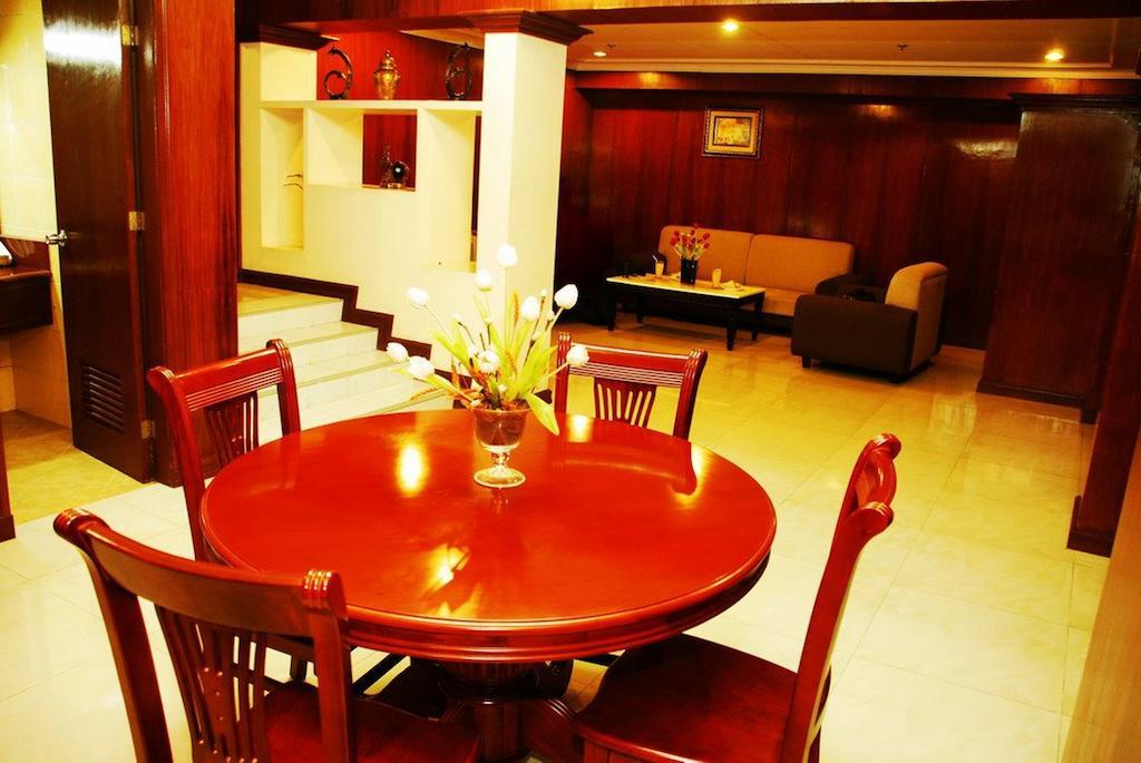 Grand Regal Hotel Bacolod Bagian luar foto